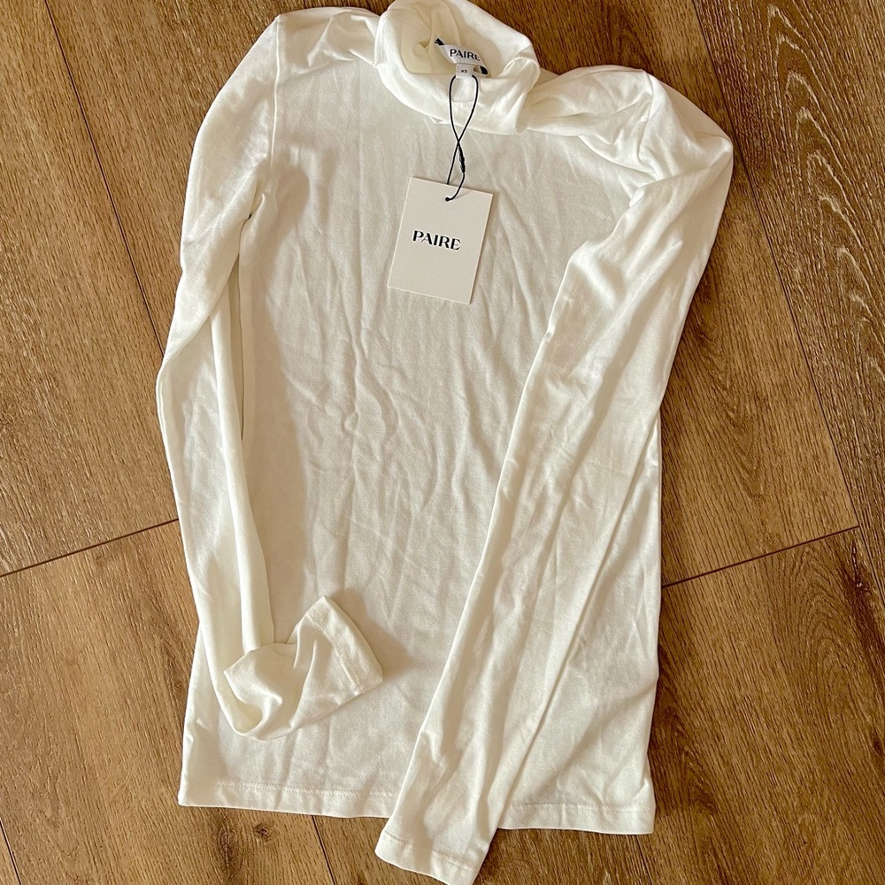 NWT Paire Los Angeles white super soft turtleneck long sleeve cozy shirt